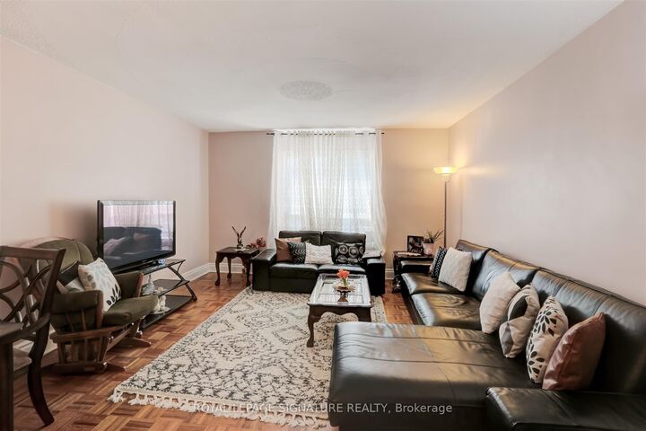 Property Photo: 3142 Dundas Street W ON M6P 2A1