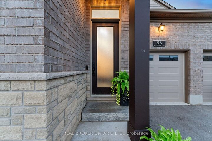 Property Photo:  98 Woodberry Crescent  ON N3B 3L1 
