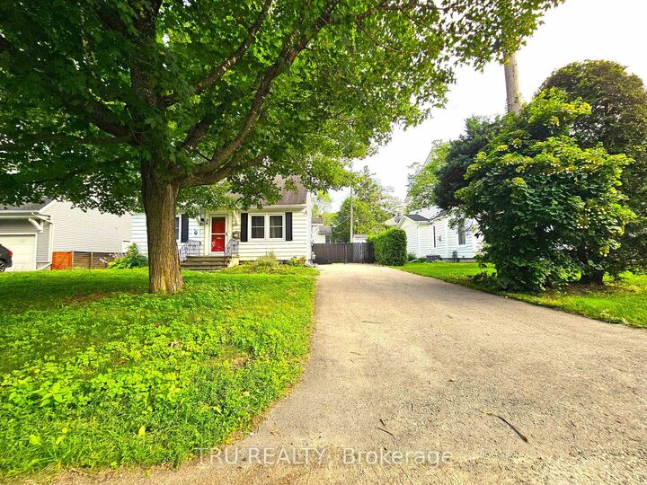 Property Photo: 28 Arundel Avenue ON K1K 0B6