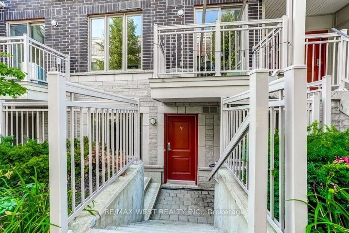 Property Photo: 90 Eastwood Park Gardens 9 ON M8W 0B2