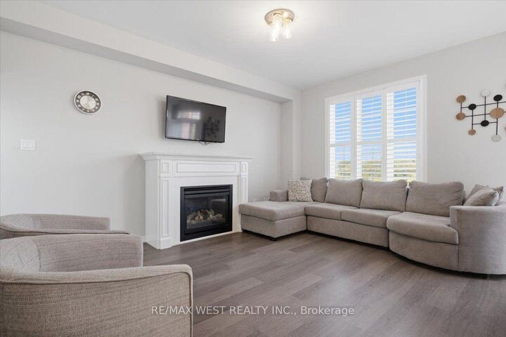 Property Photo: 29 Stockell Crescent ON L1T 0M4