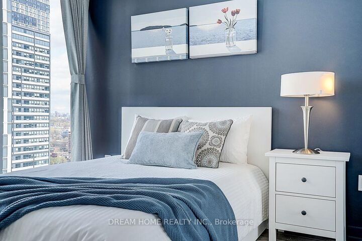Property Photo: 77 Shuter Street 2611 ON M5B 0B8