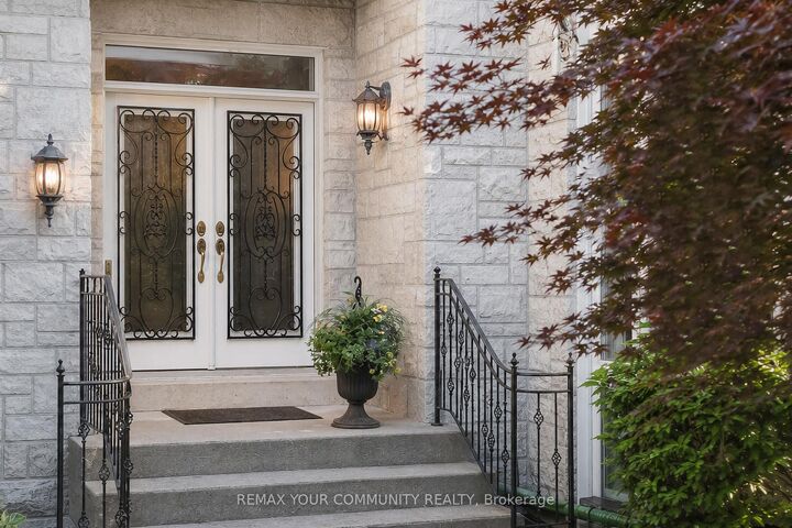 Property Photo: 135 Wedgewood Drive ON M2M 2H6