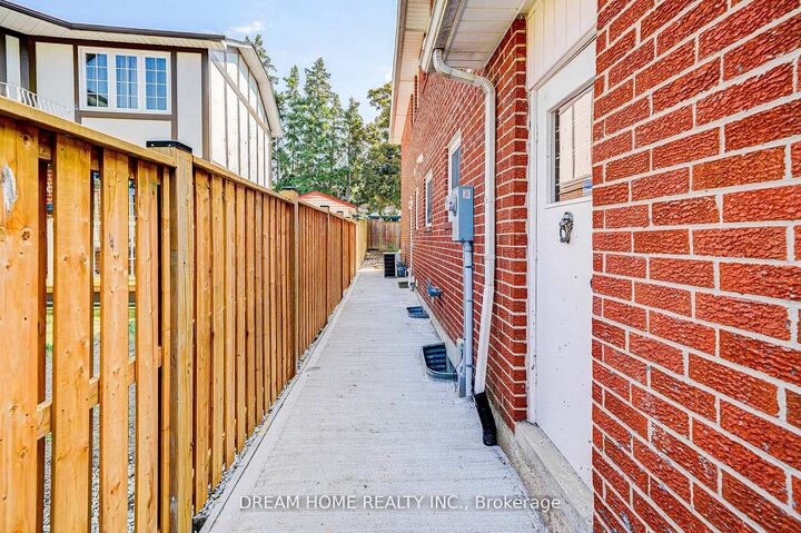 Property Photo:  23 Manorcrest Street Lower  ON L6S 2W7 