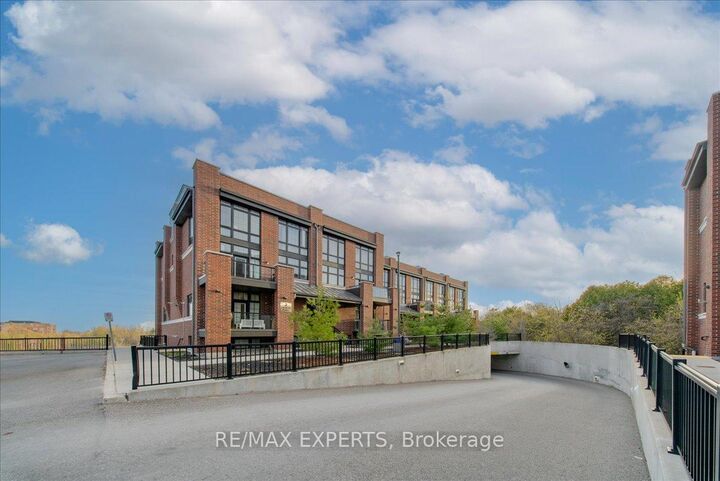 Photo de la propriété:  2 Linsmore Place 304  ON L4A 4T4 