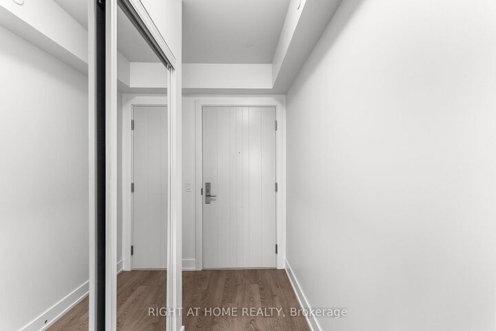 Property Photo:  2550 Simcoe Street N 1204  ON L1L 0R5 
