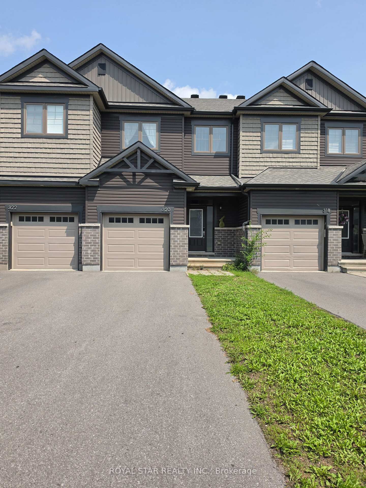 Property Photo: 320 Grackle Street ON K1X 0G6