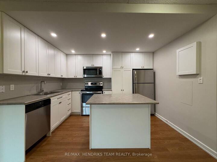 Property Photo:  234 Oakdale Avenue 201  ON L2P 2K6 