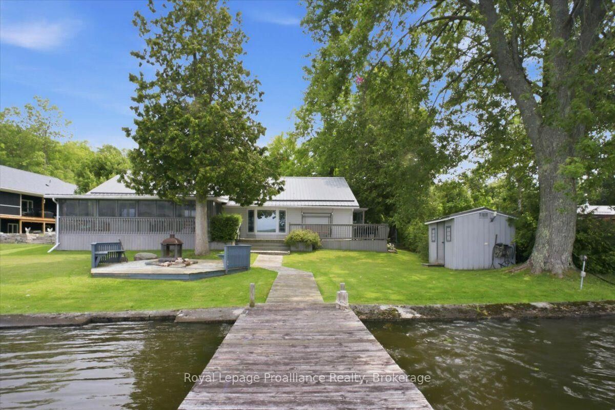 Property Photo: 40 Riverview Drive ON K0L 1Y0