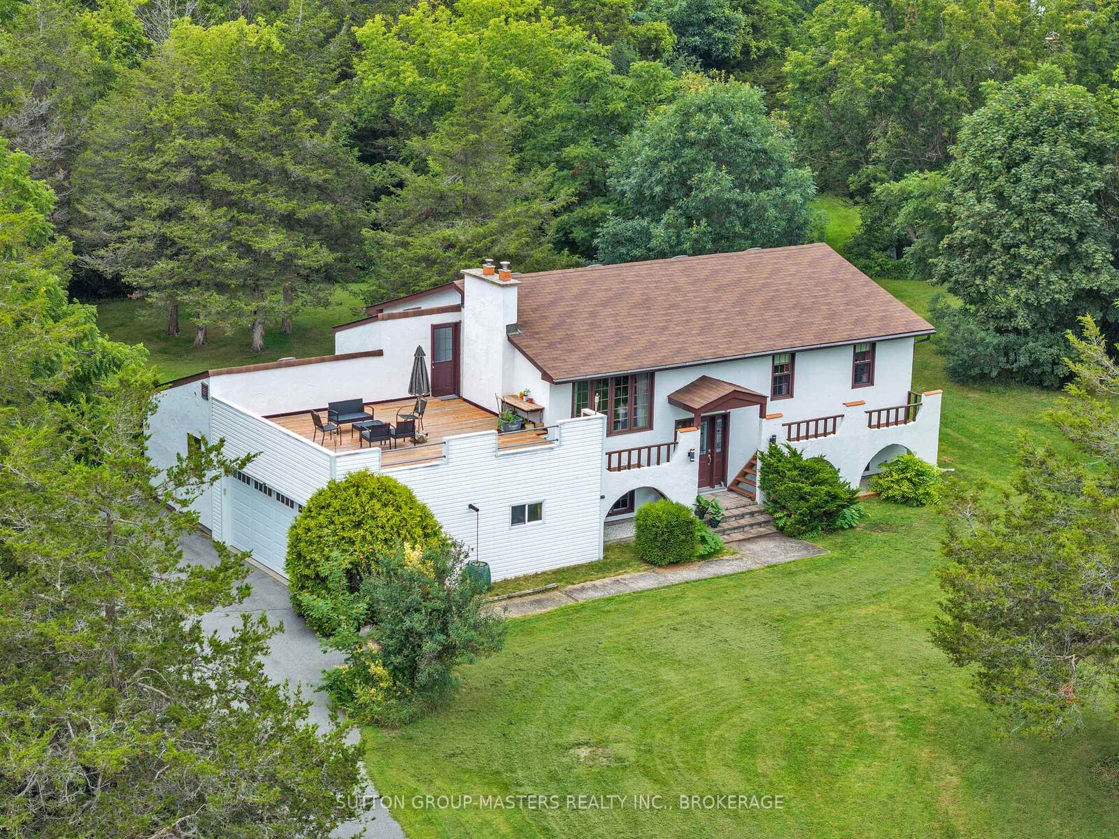 Property Photo: 2 Stonehead Circle ON K7L 4V1