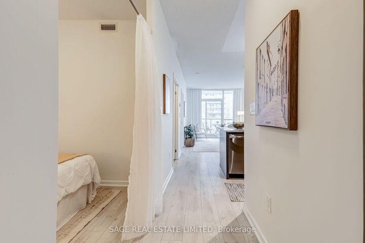 Property Photo: 70 Forest Manor Road 1303 ON M2J 0A9