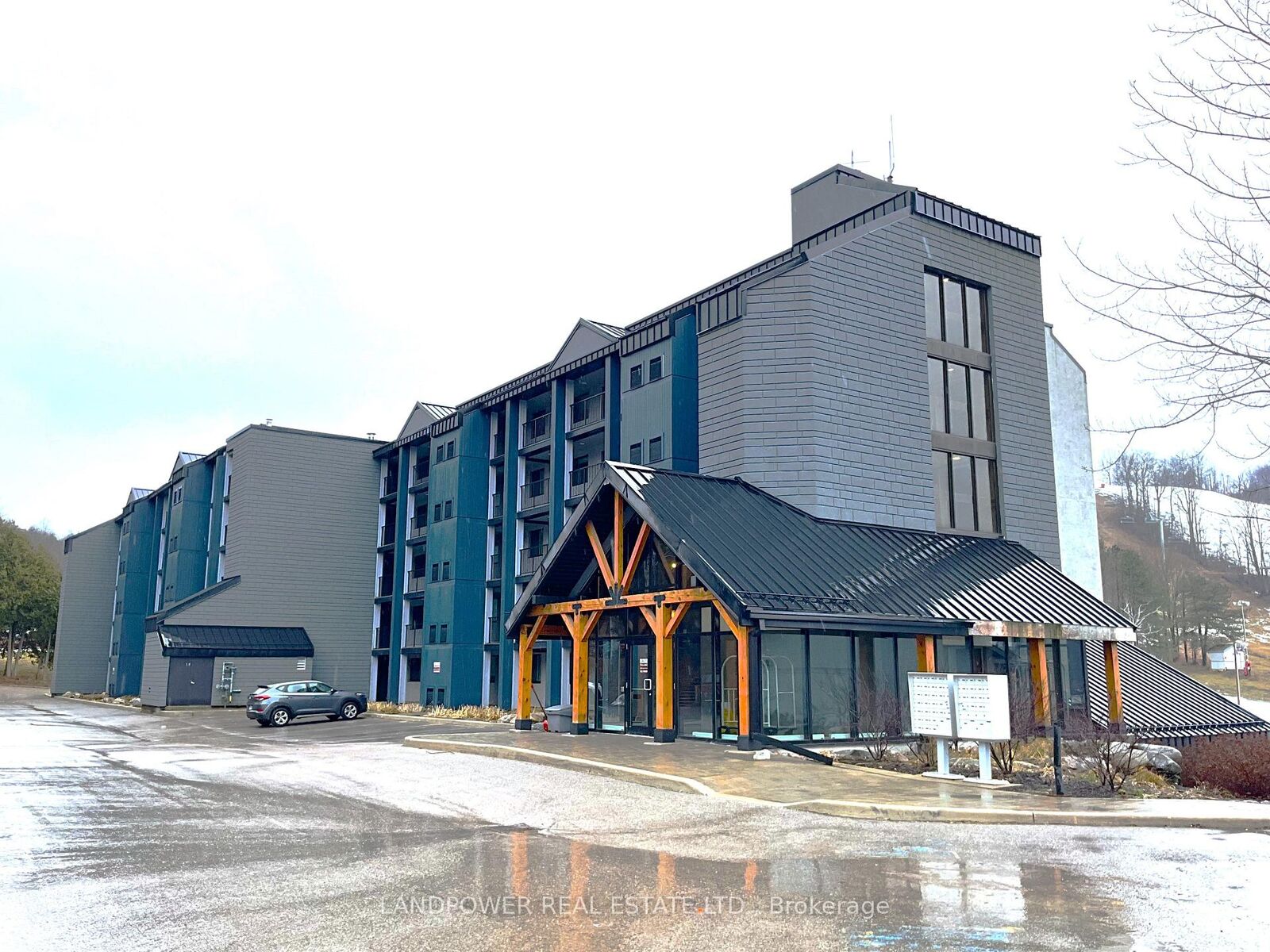 Property Photo: 80 Horseshoe Boulevard 403 ON L4M 4Y8