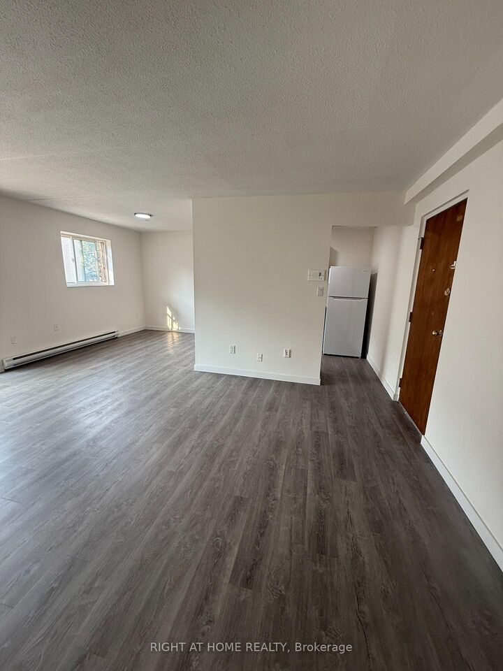Property Photo:  555 Oxford Street 205  ON L1J 3V5 