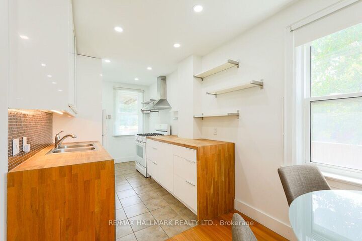 Property Photo:  2159 Gerrard Street E Main  ON M4E 2C4 