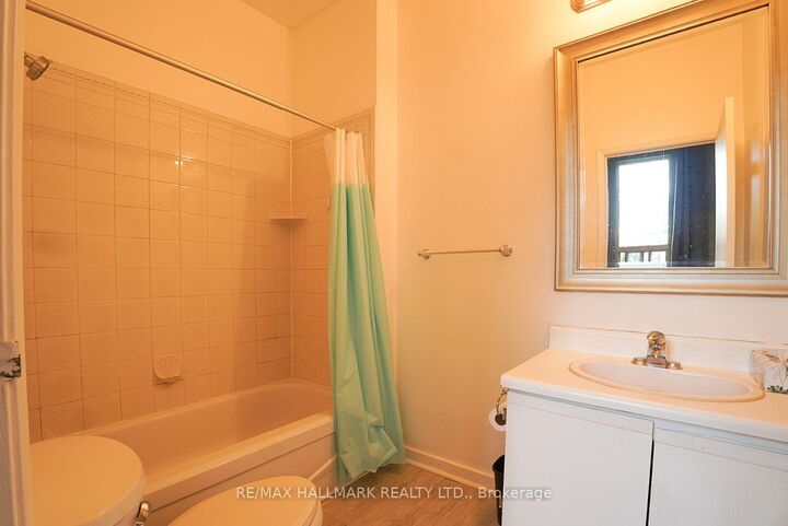 Property Photo:  1432 Queen Street E 3  ON M4L 1E1 