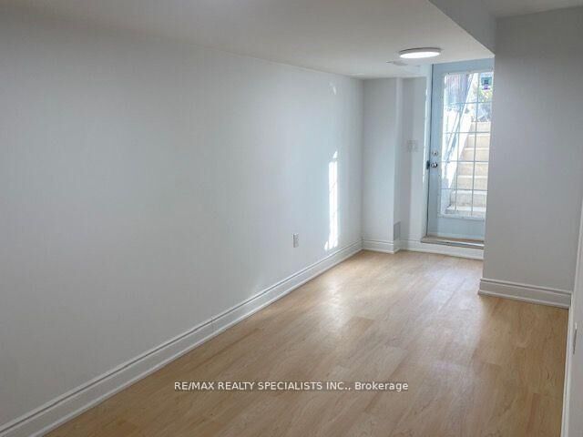 Property Photo: 886 Francine Crescent Lower ON L5V 0E2