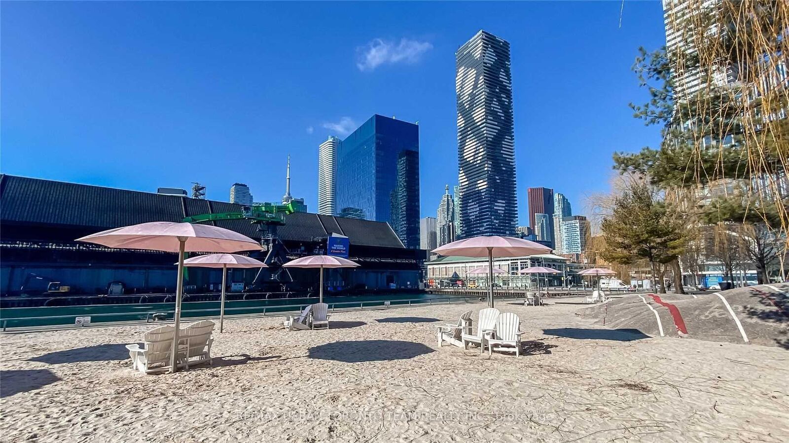 Property Photo: 55 Cooper Street 4508 ON M5E 0G1