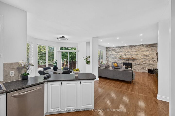 Property Photo: 42 Glenrill Place S ON K2M 2T5
