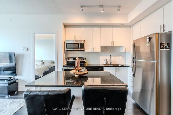 Property Photo:  1215 Bayly Street Ph206  ON L1W 0B4 