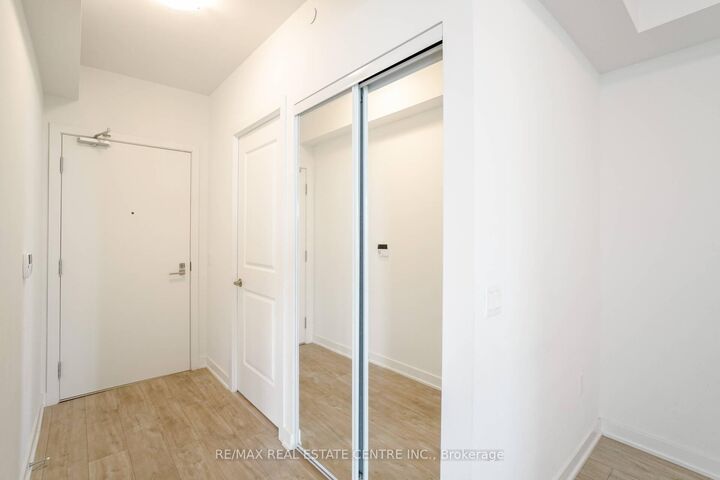 Property Photo: 4677 Glen Erin Drive 802 ON L5M 2E3