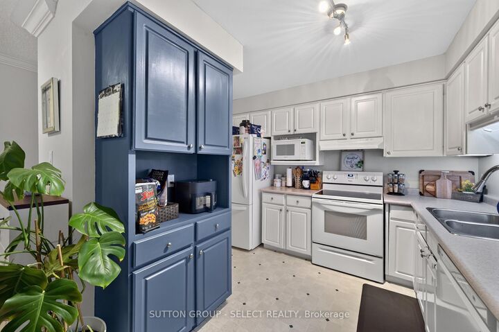 Property Photo: 410 Ambleside Drive 21 ON N6G 4Y3