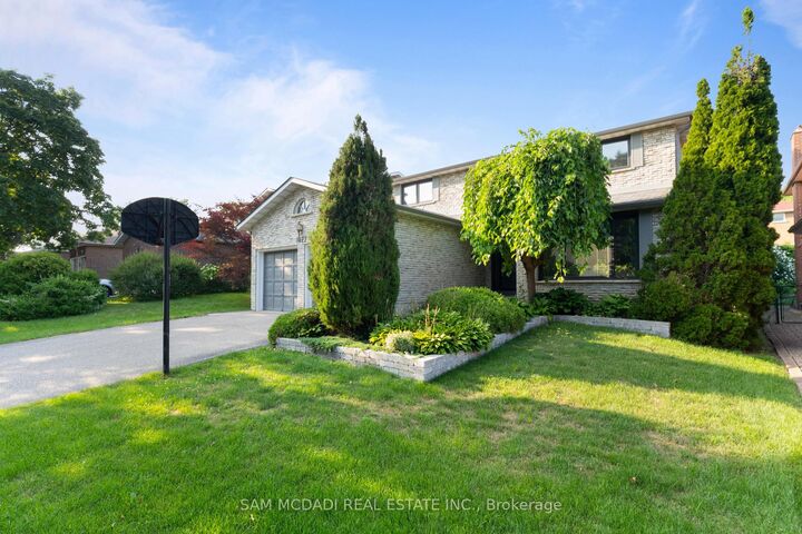 Property Photo: 1077 Saginaw Crescent ON L5H 3W4
