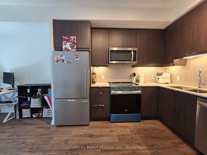 Property Photo:  3260 Sheppard Avenue E 1501  ON M1T 0B5 