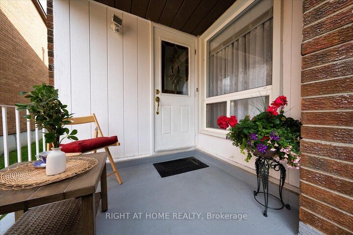Property Photo: 72 Rejane Crescent ON L4J 5A5