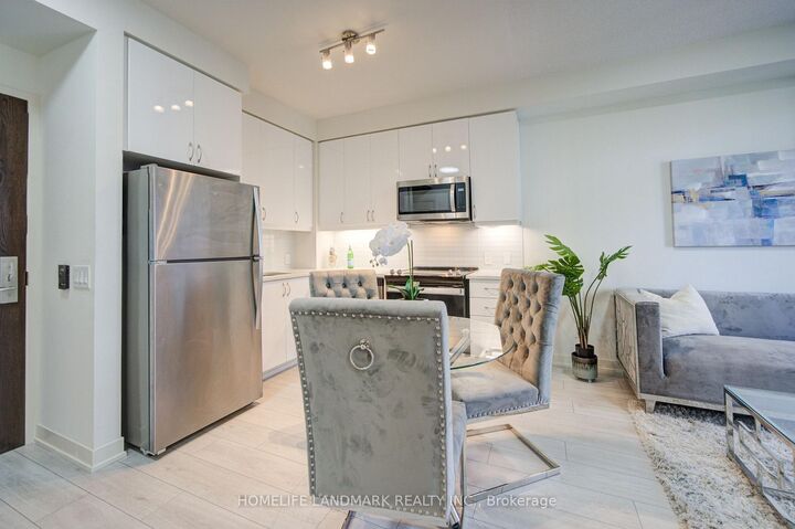 Property Photo: 4955 Yonge Street 818 ON M2N 0L8