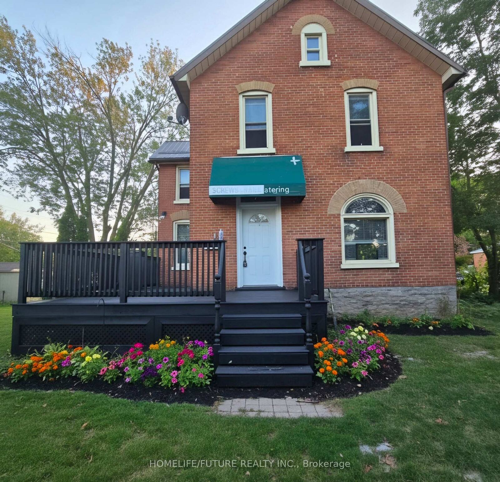 Property Photo: 16 Highland Avenue B ON K8P 3R1