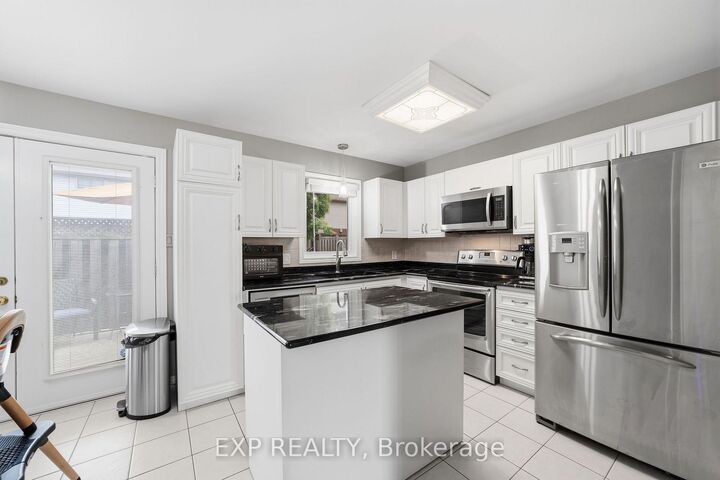 Property Photo: 511 Admiral Drive 49 ON N5V 4R4
