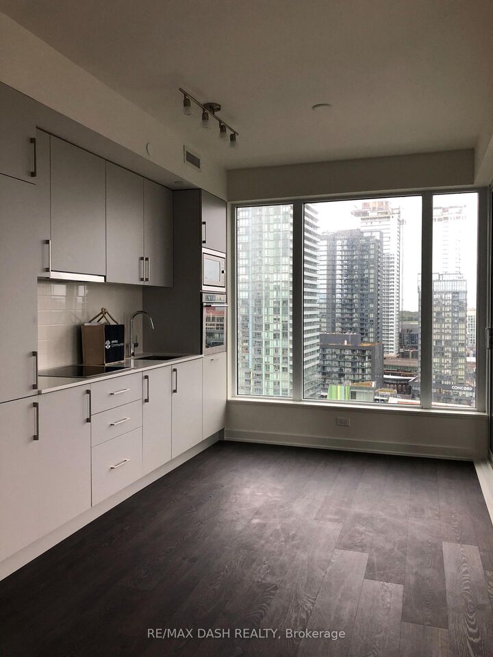 Property Photo:  27 Bathurst Street 1504W  ON M5V 2P1 