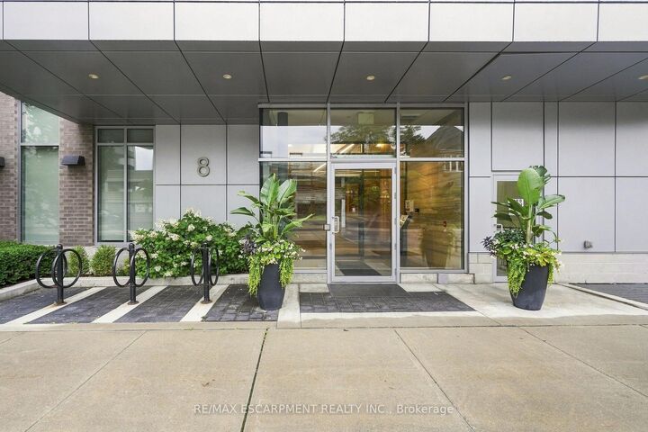 Property Photo: 8 Ann Street 902 ON L5G 3E6