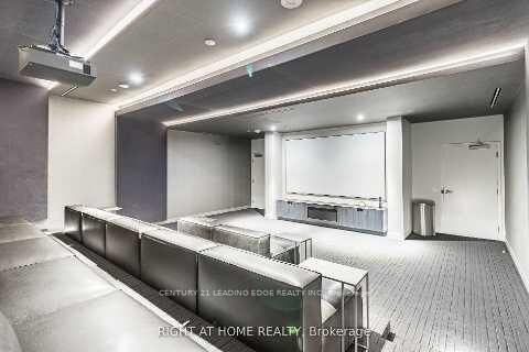 Property Photo:  3900 Confederation Parkway 3206  ON L5B 0M3 