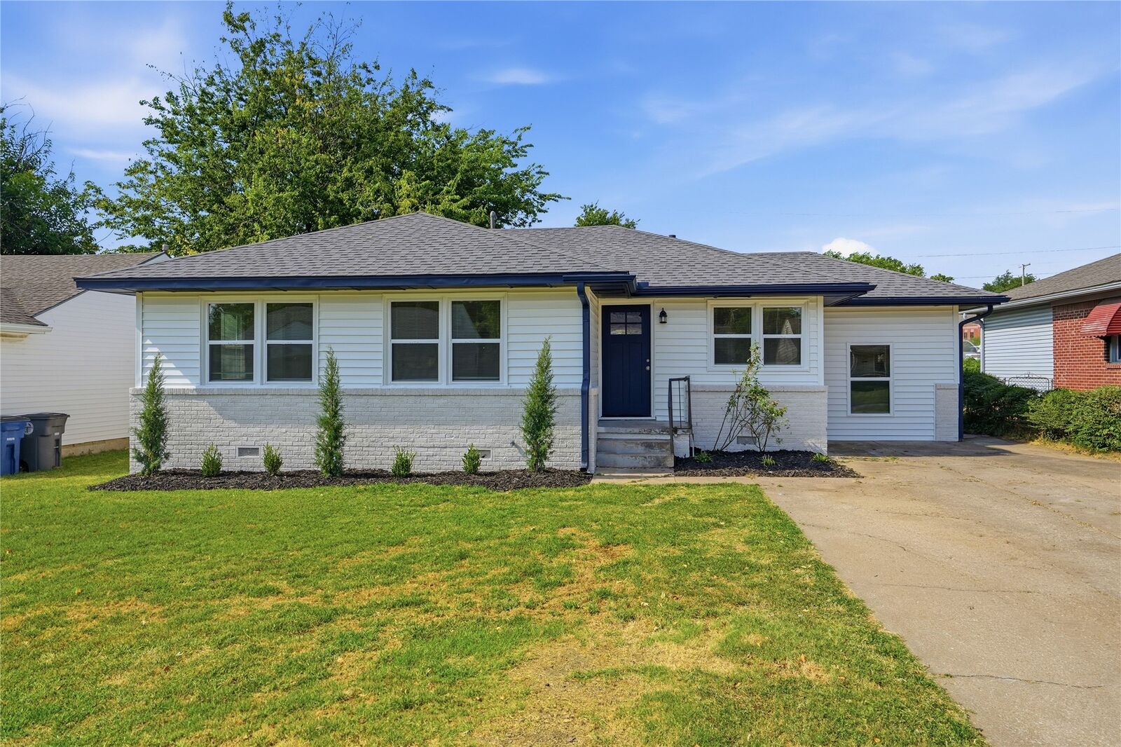 Property Photo: 4044 E 27th Street OK 74114