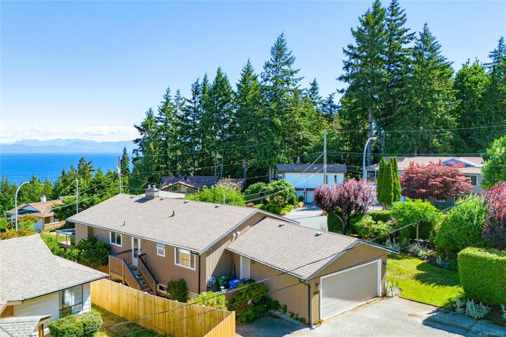 Property Photo: 101 Bonavista Pl BC V9T 1K4