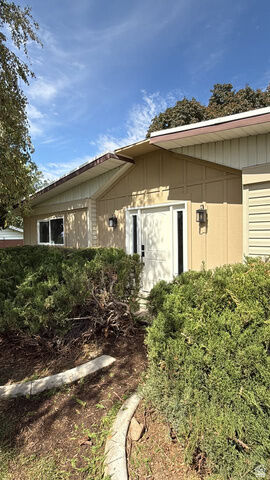 Property Photo: 268 E 3100 N UT 84414