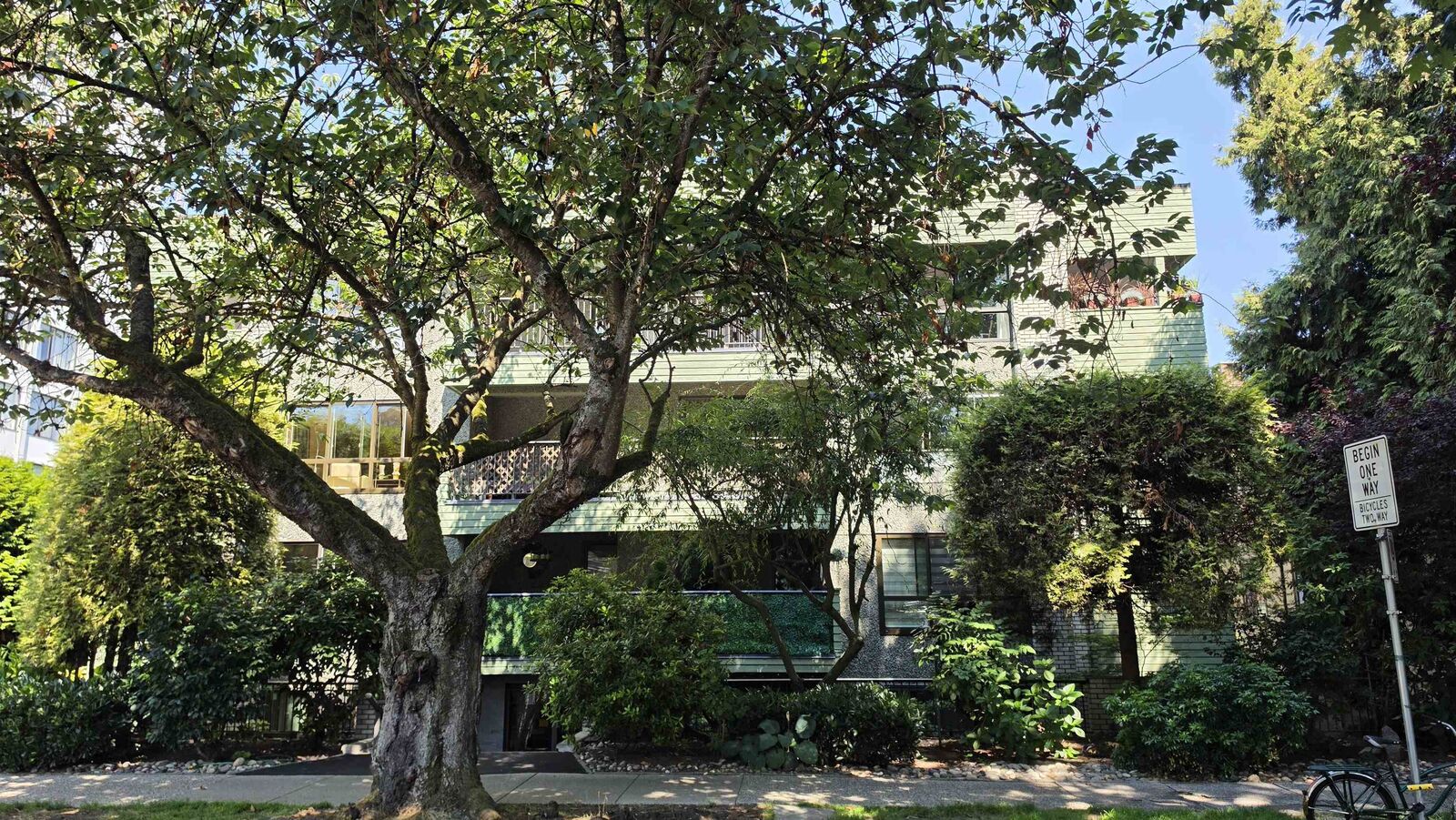 Property Photo: 1717 Haro Street 406 BC V6G 1H1