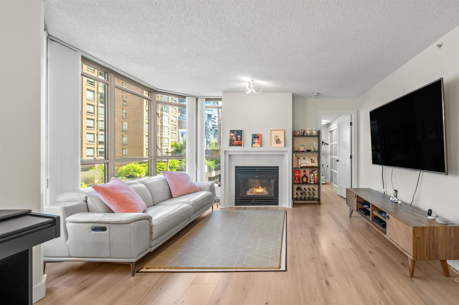 Property Photo:  867 Hamilton Street  BC V6B 2R7 