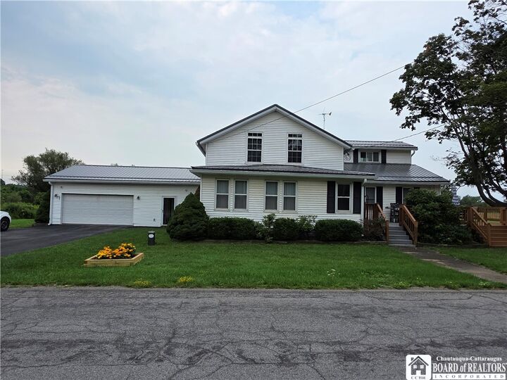 Property Photo: 10745 S Roberts Road NY 14048