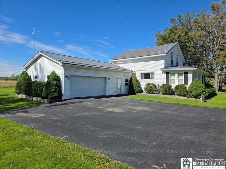 Property Photo: 10745 S Roberts Road NY 14048