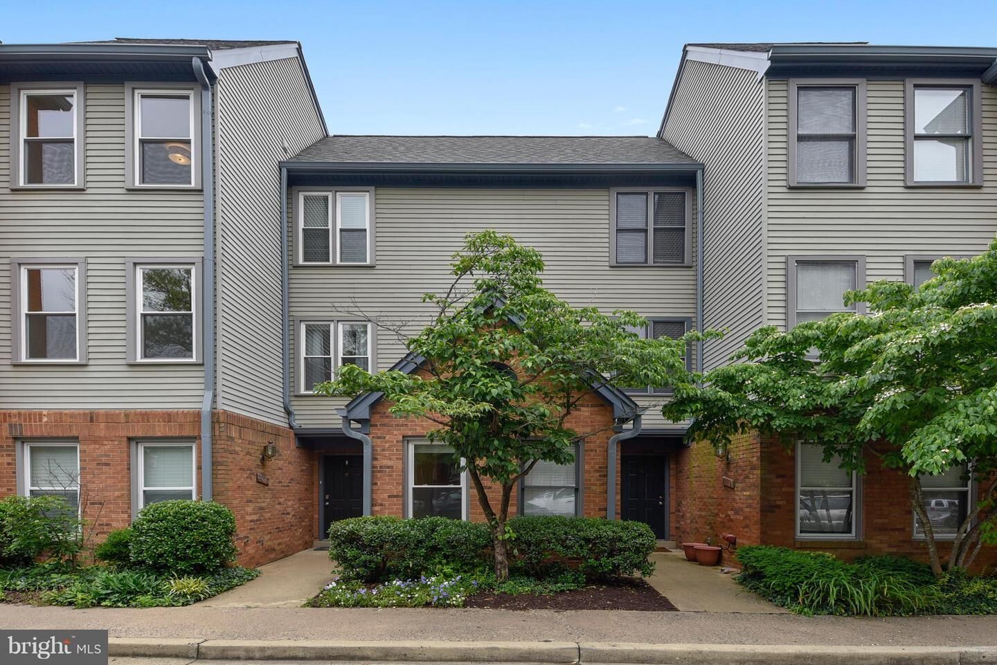 Property Photo: 2107 N Rolfe Street D VA 22209