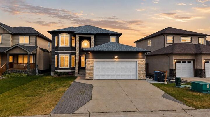 Property Photo: 153 Strasbourg Drive MB R2P 2Z7