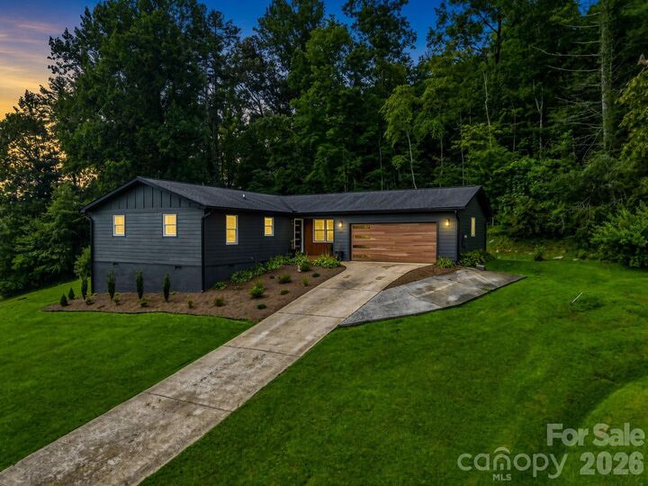 Property Photo: 89 Hillview Circle NC 28712
