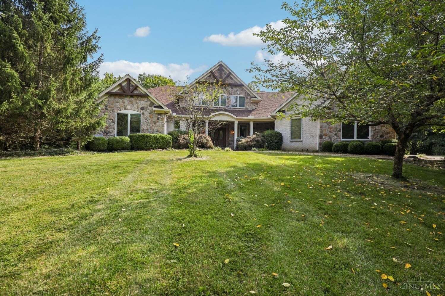 Property Photo: 1100 Bridle Ridge Lane OH 45157