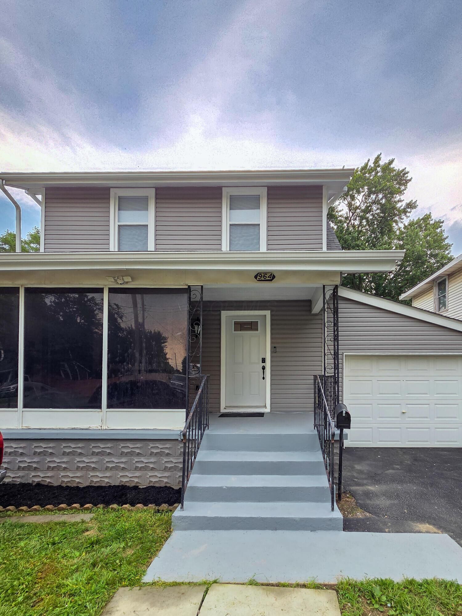 Property Photo: 964 Lawrence Drive OH 43207