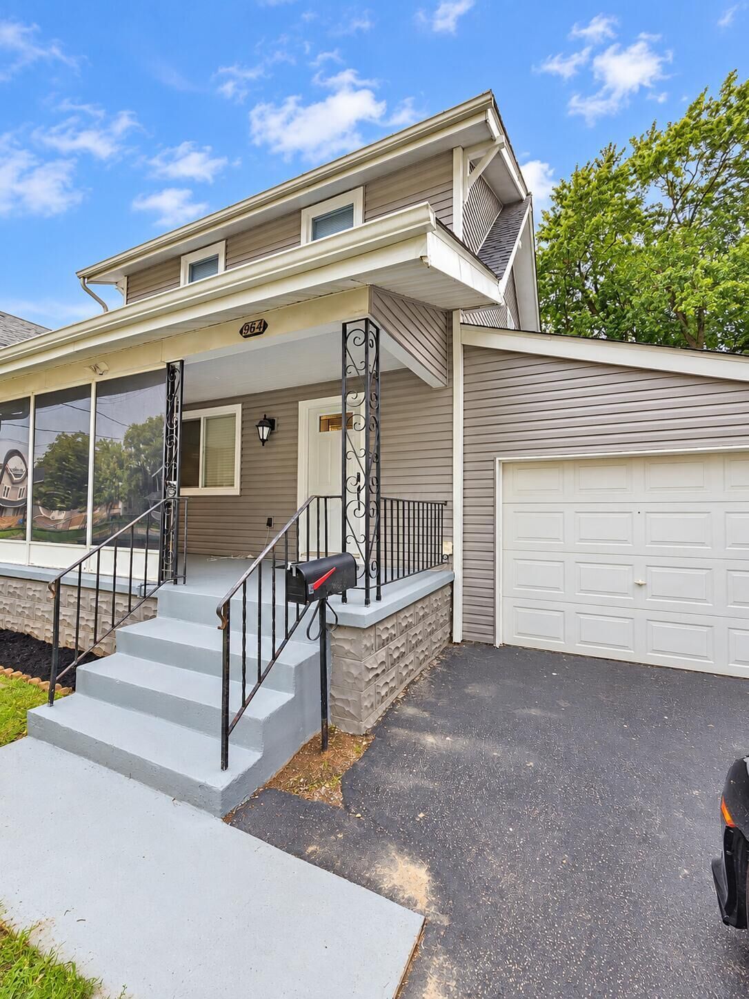 Property Photo: 964 Lawrence Drive OH 43207