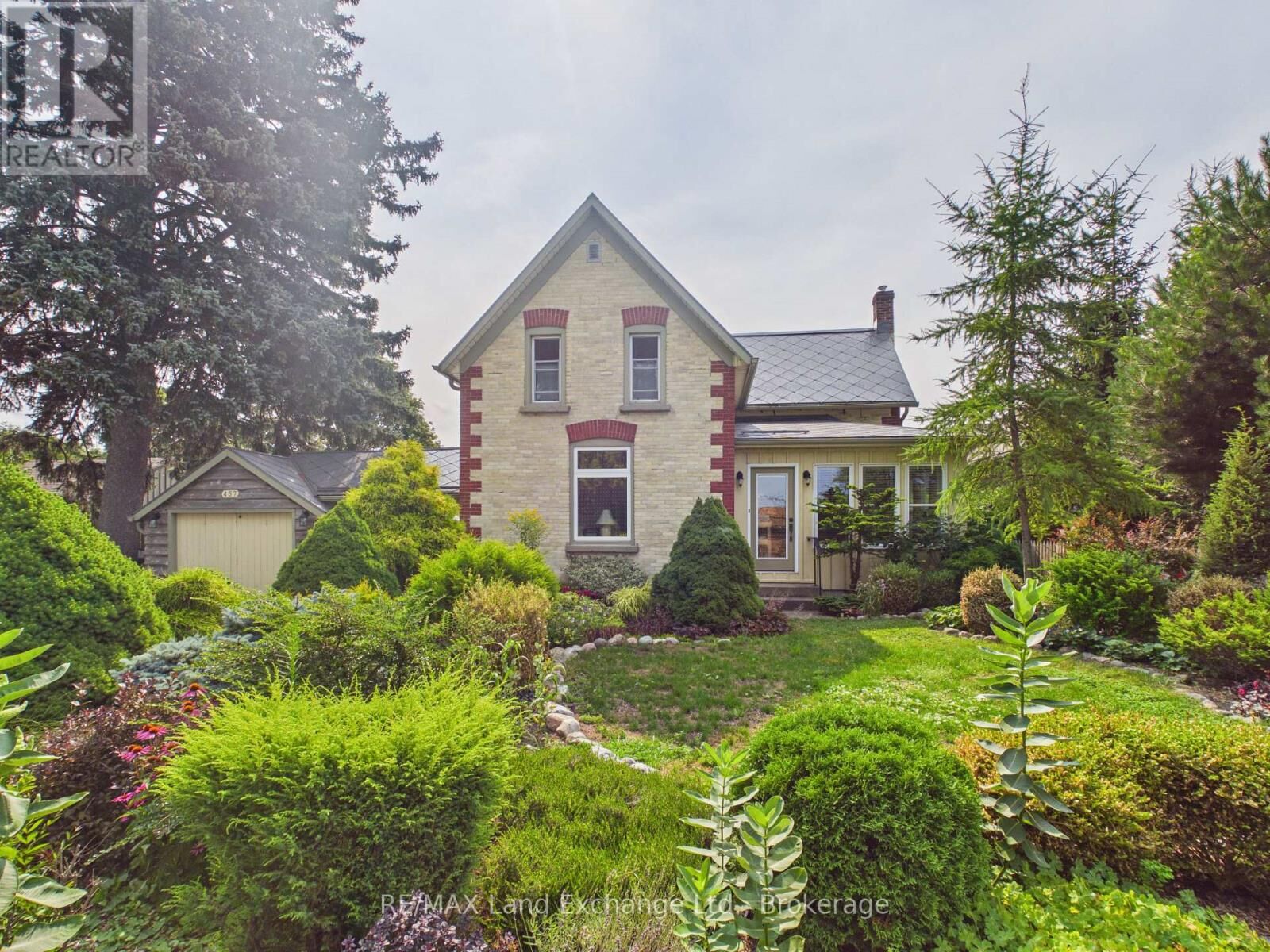 Property Photo: 457 North Penetangore Row South ON N2Z 2J7