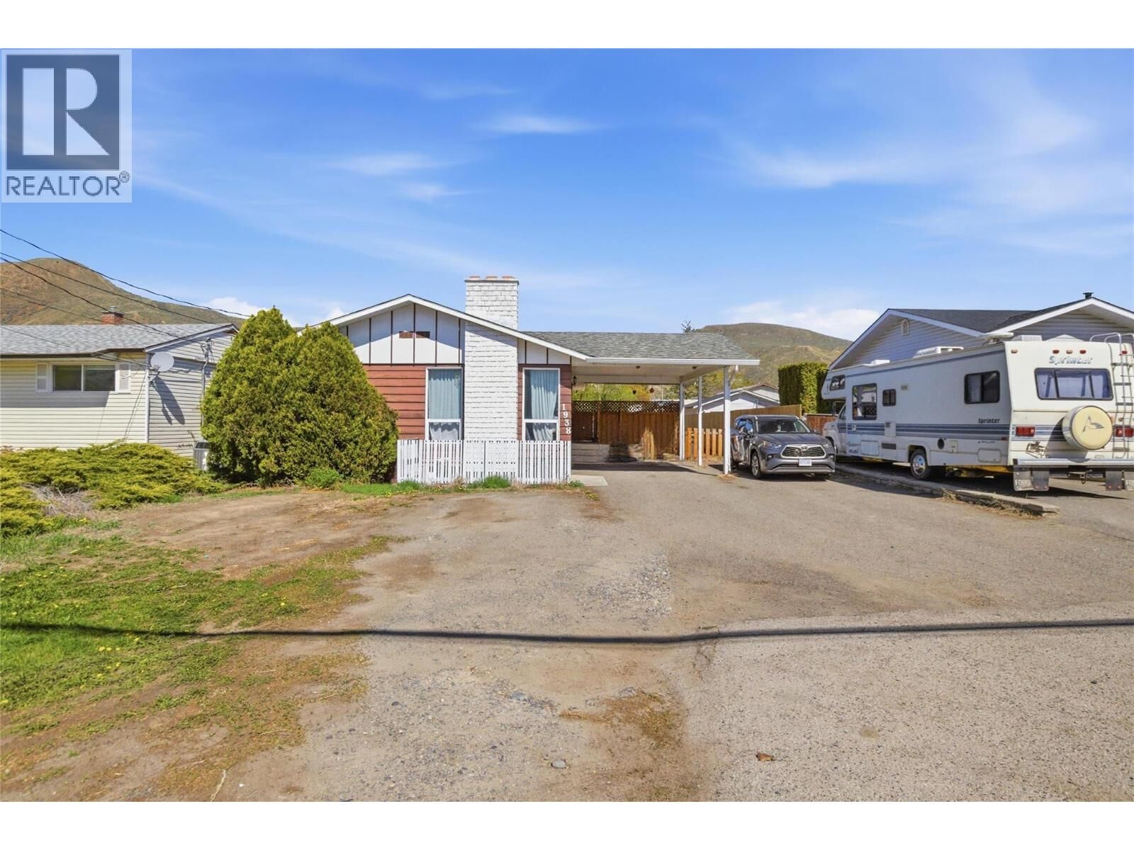 Property Photo:  1938 Parkcrest Avenue  BC V2B 4X3 