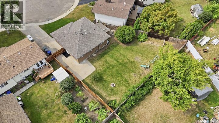 Property Photo: 118 Dundurn Place SK S7M 4C3